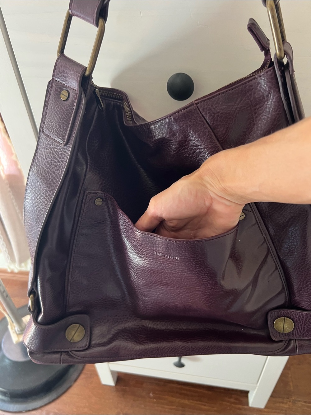 Women's Shoulder Bag in Deep Plum vegan - Picture 9 of 16